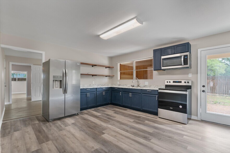 More Photos Of 10205 Old Manchaca Rd, Austin Flex For Lease