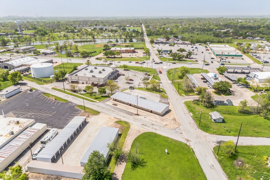 More Photos Of 1611 Old Granger Rd, Taylor Office For Lease