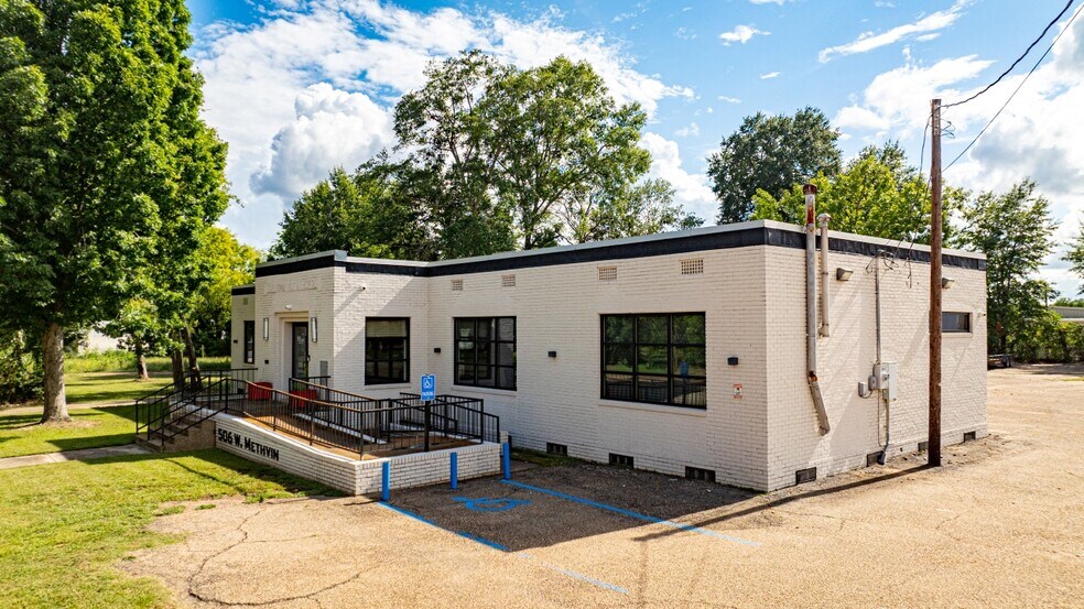 More Photos Of 506 W Methvin St, Longview Medical For Lease