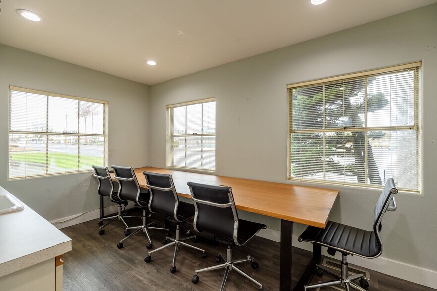 More Photos Of 12850 SW Canyon Rd, Beaverton Medical For Lease