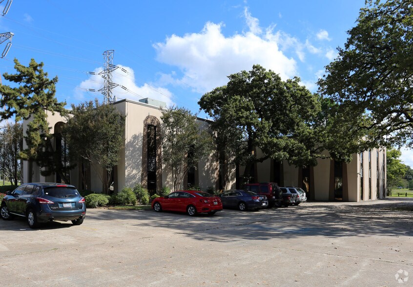 Primary Photo Of 2916 W TC Jester Blvd, Houston Office For Sale