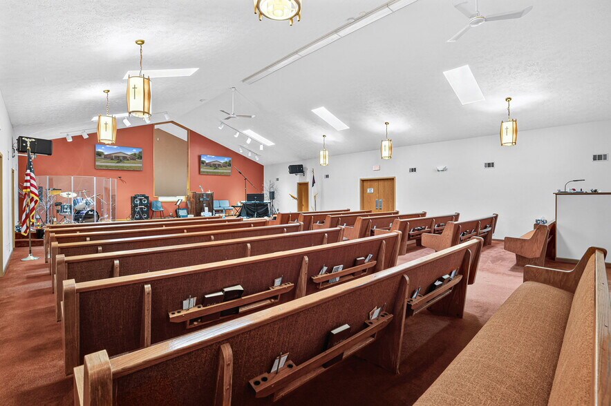 More Photos Of 1301 S Meridian St, Lebanon Religious Facility For Sale
