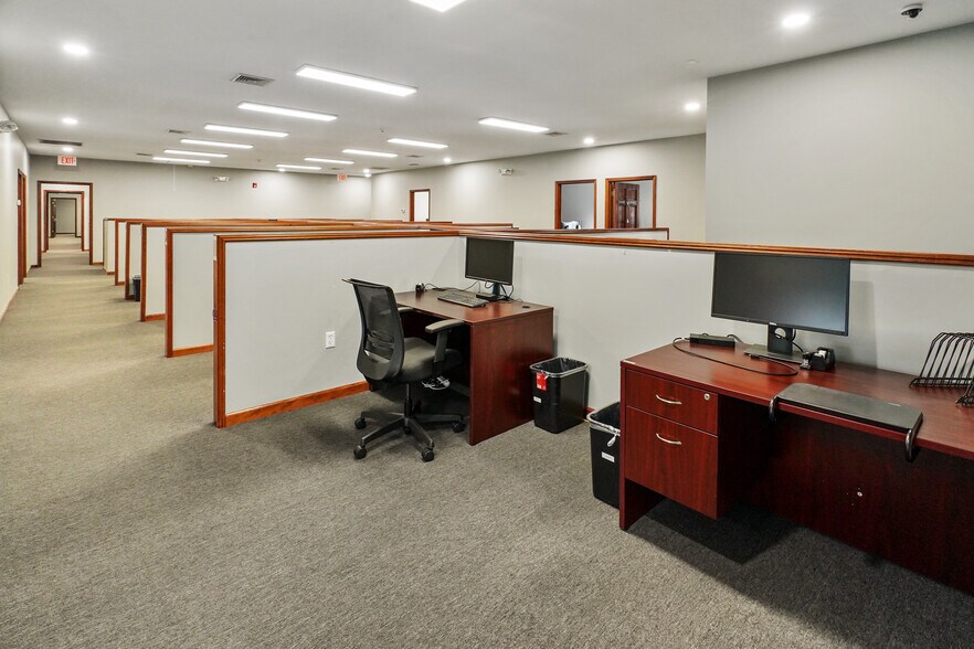 More Photos Of 750 Broad St, Shrewsbury Office For Lease