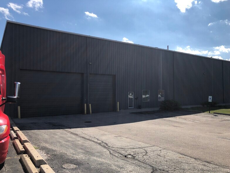 More Photos Of 3841-3865 Swanson Ct, Gurnee Manufacturing For Lease