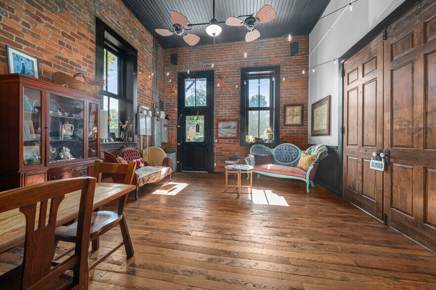 More Photos Of 411 E Front Ave, Chester Hospitality For Sale