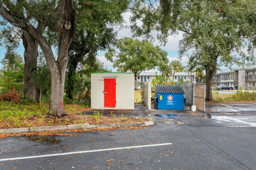 More Photos Of 6620 E Dr Martin Luther King Jr Blvd, Tampa Fast Food For Lease