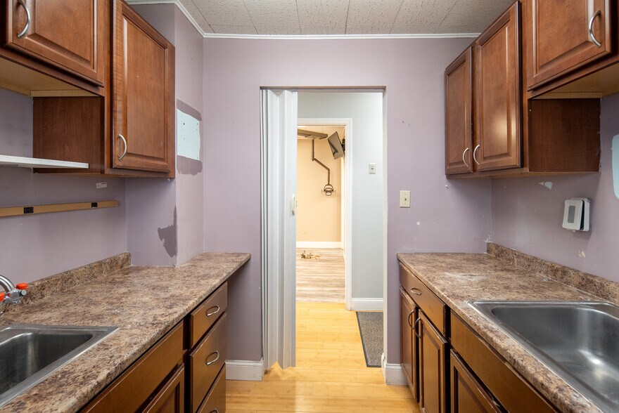 More Photos Of 1221 Altamont Ave, Schenectady Office For Sale