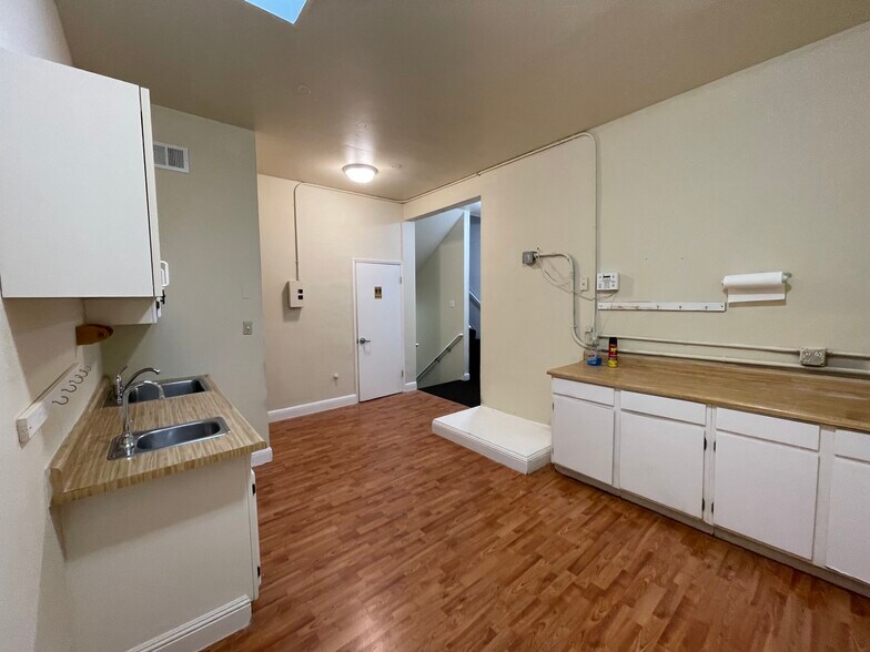 More Photos Of 435 Valley View Rd, El Sobrante Office For Lease