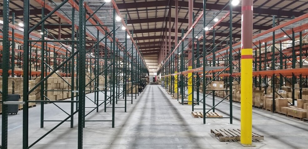 More Photos Of 421 Landmark Dr, Wilmington Distribution For Lease