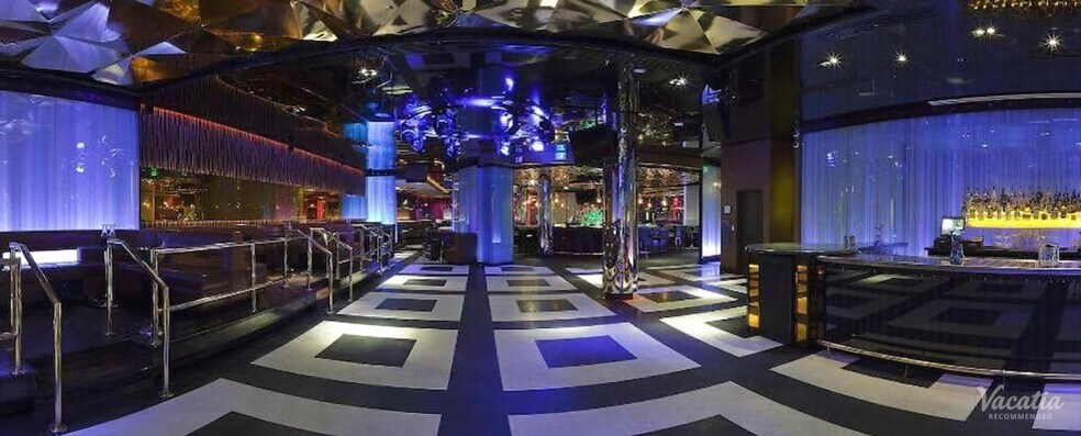 More Photos Of 1015 Elm St, Dallas Hotel For Sale