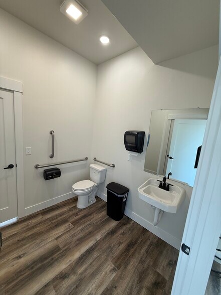 More Photos Of 328 Broadway Ave, Buhl Office For Lease