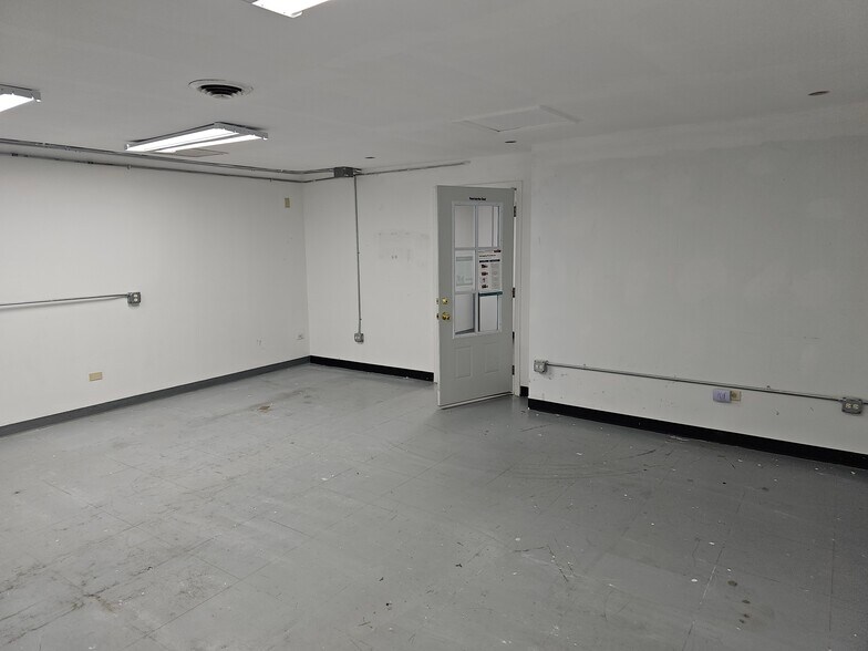 More Photos Of 402 W Boughton Rd, Bolingbrook Medical For Lease