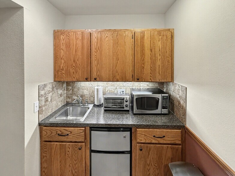 More Photos Of 1038 W Davidson Ave, Coeur d'Alene Office For Sale