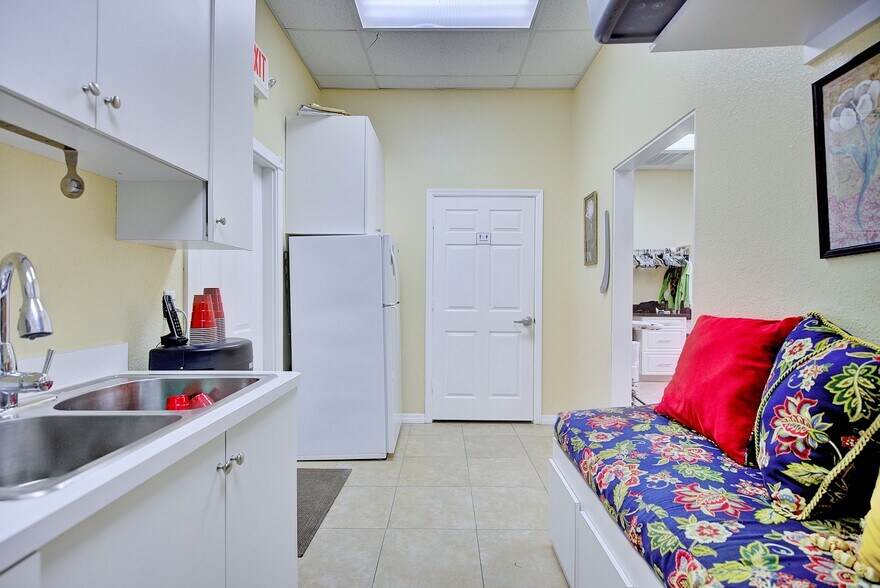 More Photos Of 5142 Schumacher Rd, Sebring General Retail For Sale