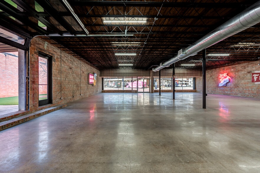 More Photos Of 1213 Crickets Ave, Lubbock Storefront For Sale
