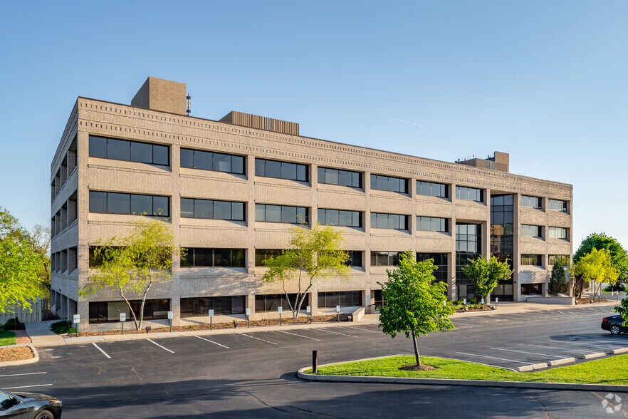 Primary Photo Of N14W23833 Stone Ridge Dr, Waukesha Office For Lease