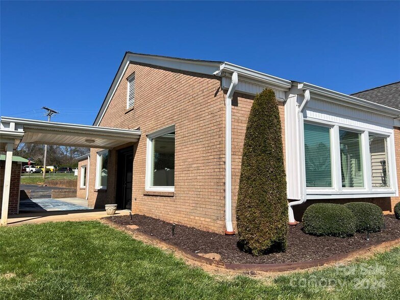 More Photos Of 604 Clark Dr, Lincolnton General Retail For Sale