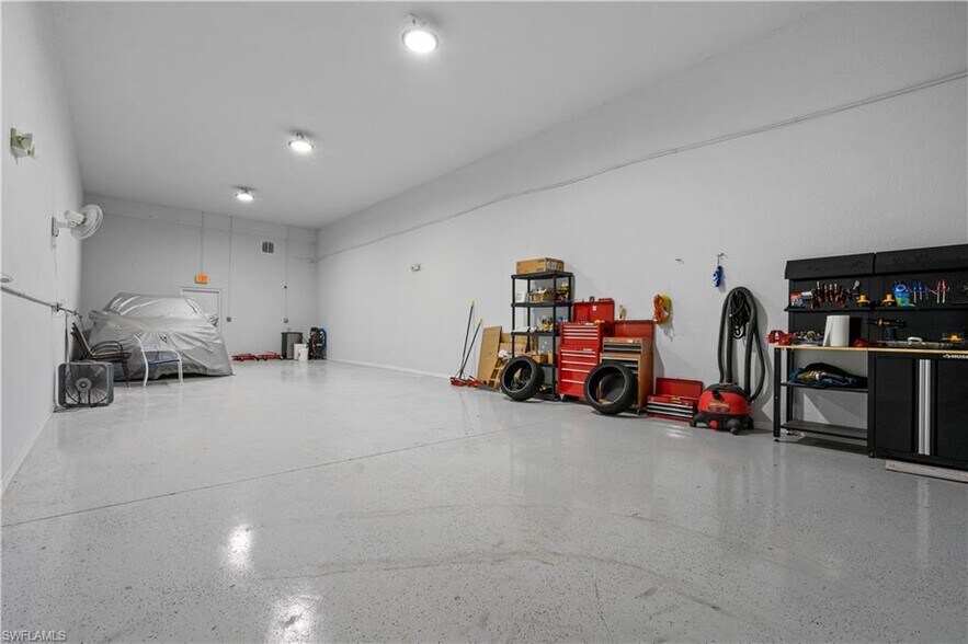 More Photos Of 4519 SE 16th Pl, Cape Coral Light Distribution For Sale