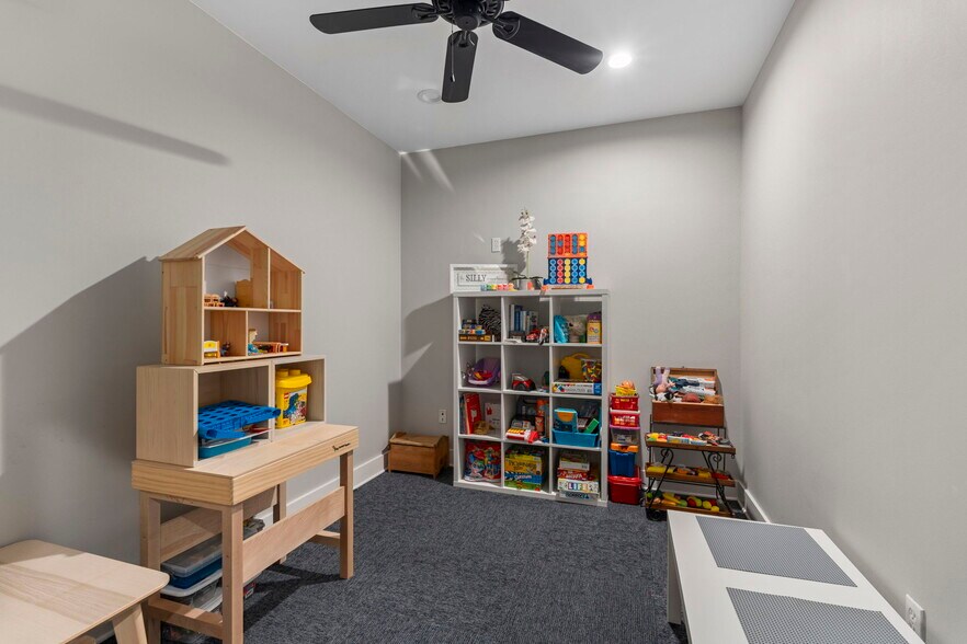 More Photos Of 9518 Tioga Dr, San Antonio Office For Sale