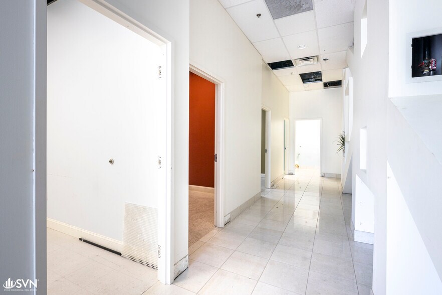 More Photos Of 1028-1030 Wellington Way, Lexington Health Club For Lease