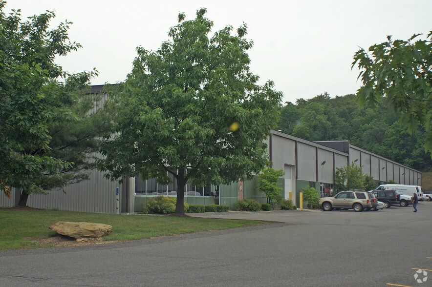 More Photos Of 1501-1518 Parkway View Dr, Pittsburgh Light Distribution For Lease