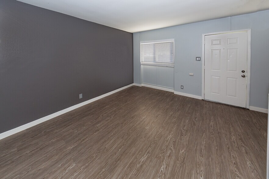 More Photos Of 1735 E 10th St, Long Beach Apartments For Sale