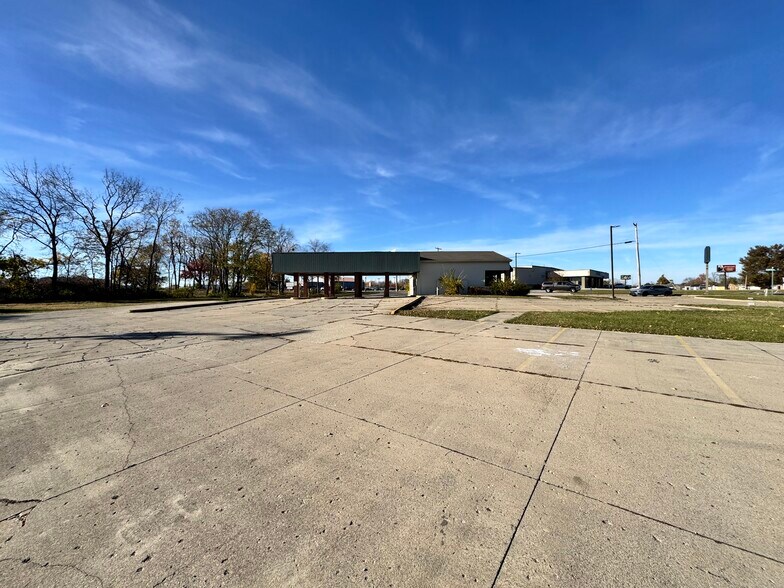 More Photos Of 525 E Hartman Rd, Anderson Medical For Sale