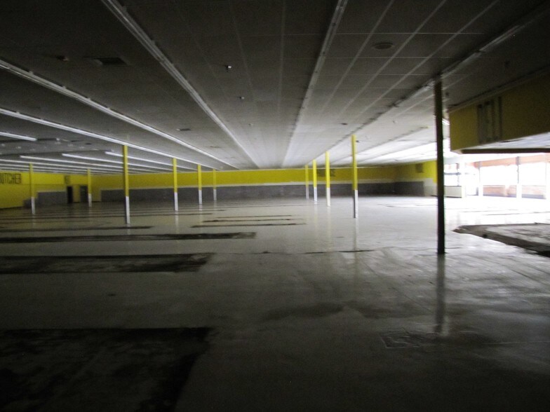 More Photos Of 502 Ashburn Rd, Sylvester General Retail For Lease