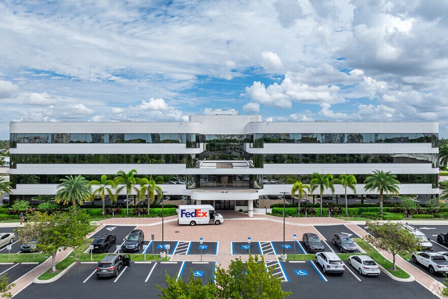 More Photos Of 4501 Tamiami Trl N, Naples Office For Lease