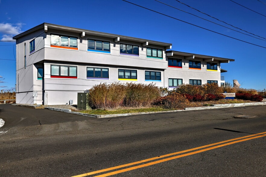 More Photos Of 530 Old Whitfield St, Guilford Office For Lease