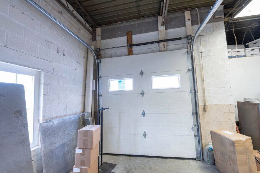 More Photos Of 69 N Gore Ave, Webster Groves Manufacturing For Sale