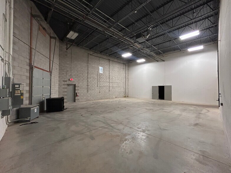 More Photos Of 7700 N 68th Ave, Minneapolis Light Manufacturing For Lease