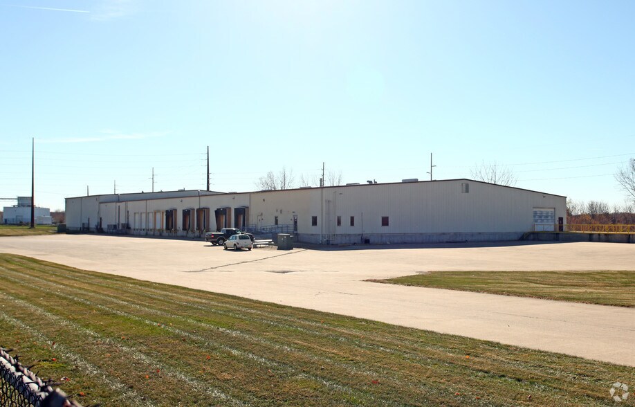 Primary Photo Of 1610 SE Cortina Dr, Ankeny Distribution For Lease
