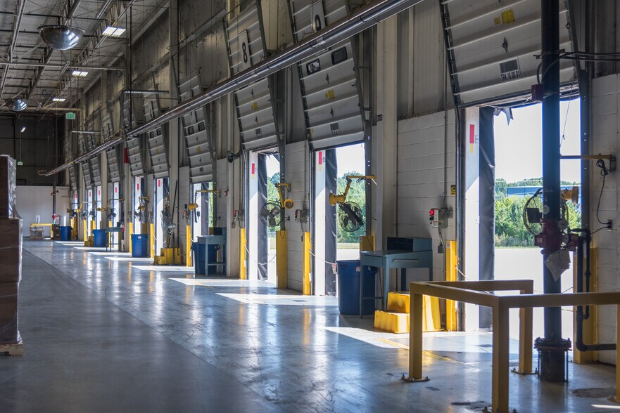 More Photos Of 2000 Cane Creek Pky, Ringgold Manufacturing For Lease