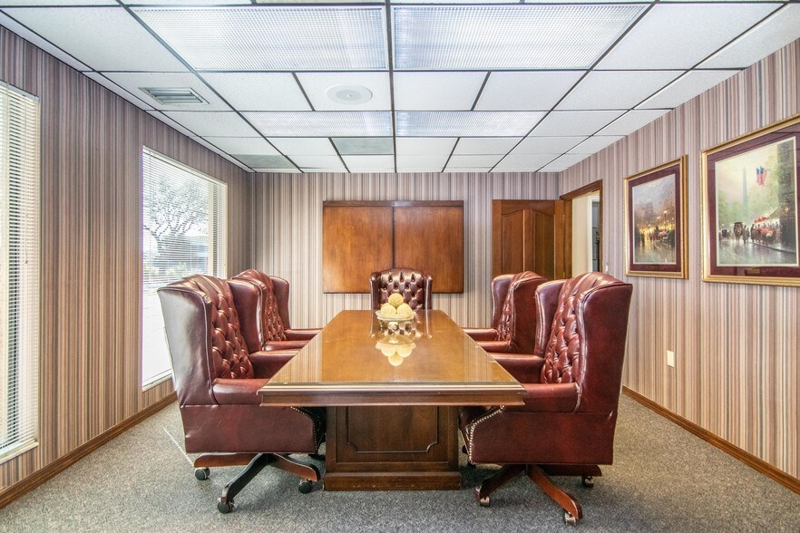 More Photos Of 13080 S Belcher Rd, Largo Office For Lease