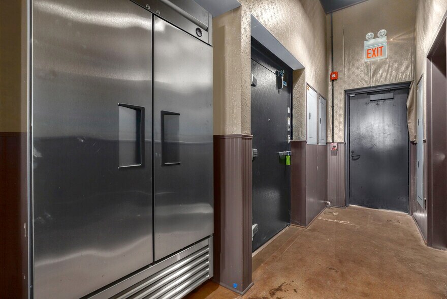 More Photos Of 819 N California Ave, Chicago Bar For Sale