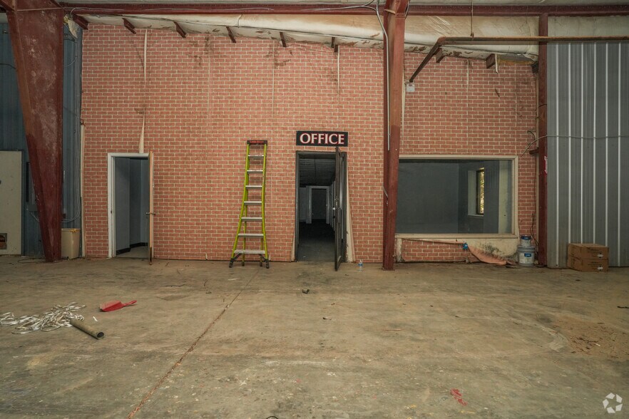 More Photos Of 216 Industrial Dr, Ridgeland Warehouse For Sale