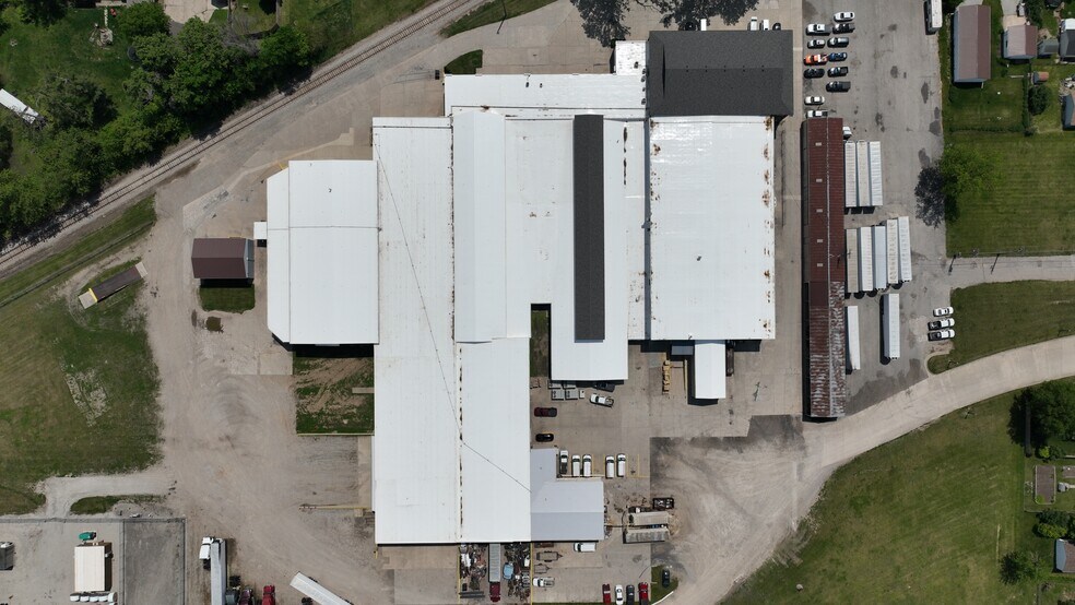 More Photos Of 200 N 8th Ave E, Newton Industrial For Sale