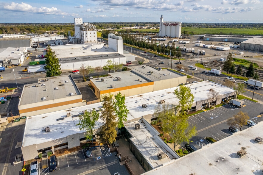 More Photos Of 2534-2568 Industrial Blvd, West Sacramento Showroom For Lease