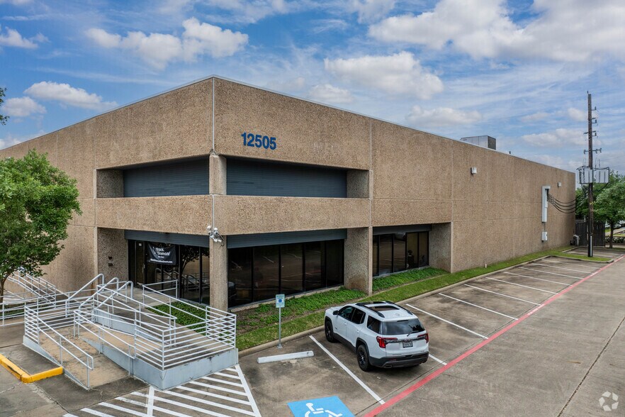 Primary Photo Of 12505 Reed Rd, Sugar Land Warehouse For Lease