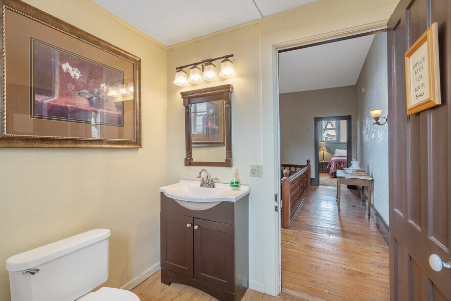 More Photos Of 1880 House Bed & Breakfast, Pulaski Hotel For Sale