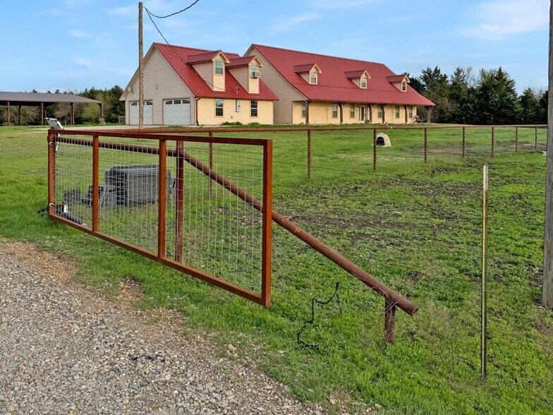 More Photos Of 12488 Eastline Rd, Trenton Specialty For Sale