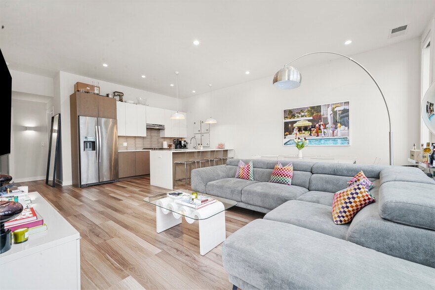 More Photos Of 1553 N Wells St, Chicago Apartments For Sale