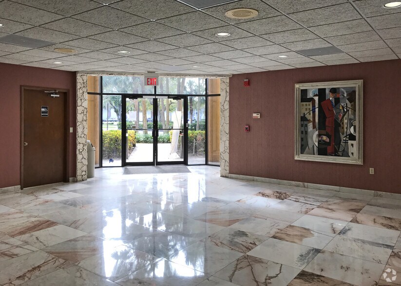 More Photos Of 300 Lock Rd, Deerfield Beach Office For Lease