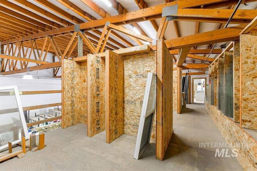 More Photos Of 603 & 621 N Main St, Moscow Distribution For Sale