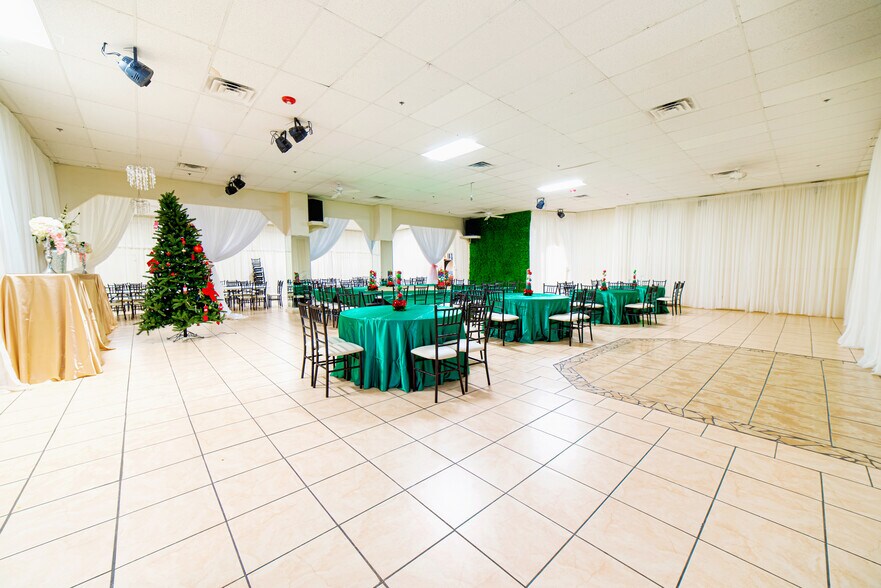 More Photos Of 819 Los Presidentes Ave, Laredo Storefront Retail Office For Sale