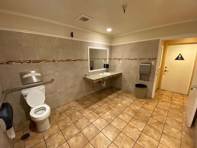 More Photos Of 425 W 7th St, Hanford Office For Sale