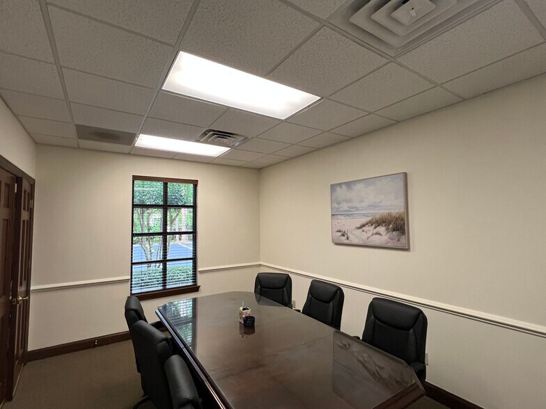 More Photos Of 70 N Main St, Hilton Head Island Office For Lease