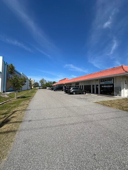 More Photos Of 115 N Tamiami Trl, Nokomis Office For Lease