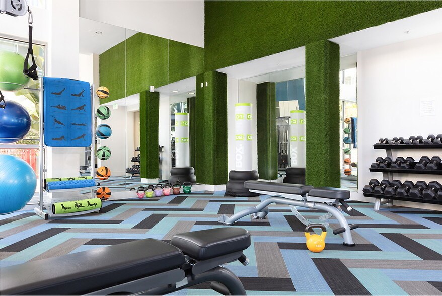 More Photos Of 6399 Christie Ave, Emeryville Apartments For Lease